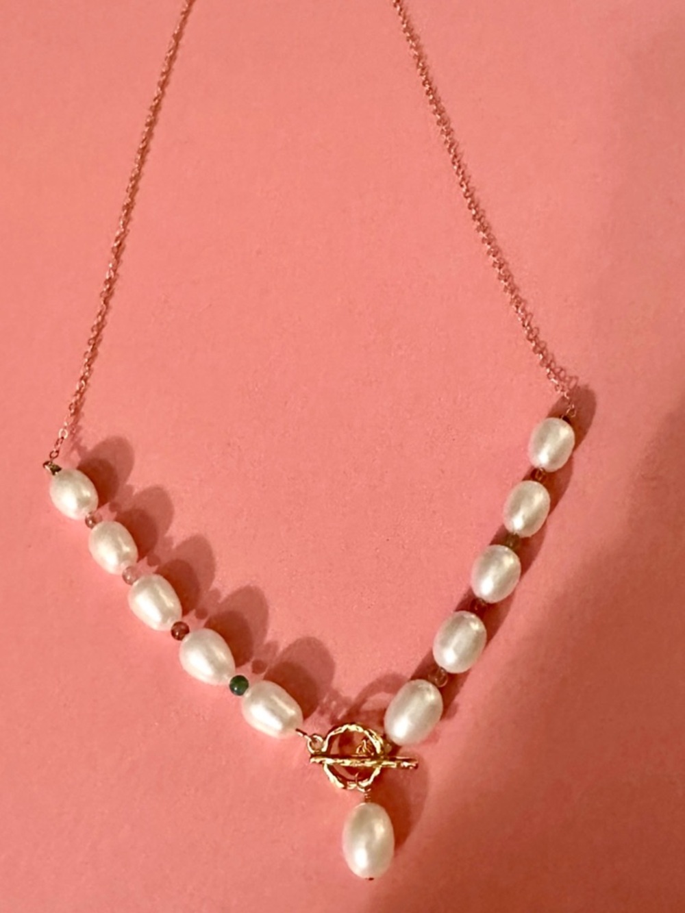 La Meno Elegant White Pearl Toggle Necklace With Rainbow Colored Tourmaline